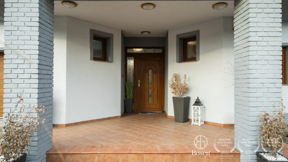 BOSEN | Rodinný dom pre náročných v lukratívnej časti obce Veľké Dvorníky