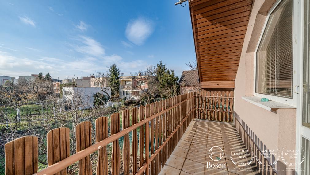 Bosen Group Vám ponúka exkluzívne na predaj 2 domy v jednom dvore.