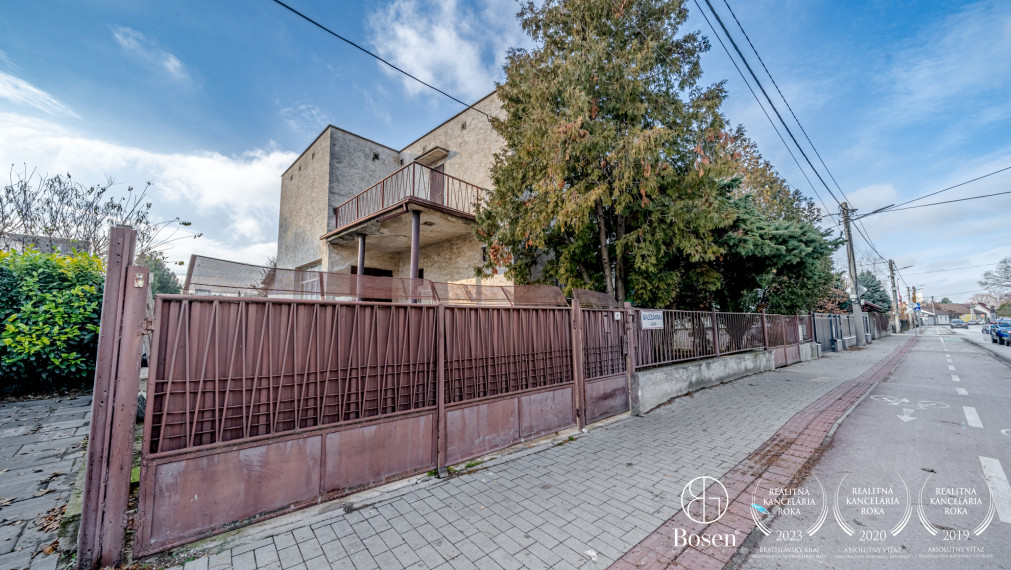 Bosen Group Vám ponúka exkluzívne na predaj 2 domy v jednom dvore.