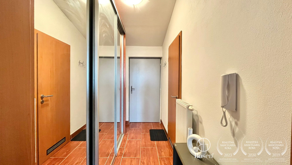 BOSEN | 1 izbový byt - mezonet, s parkovacím státím v Chorvátskom Grobe - časť Čierna voda