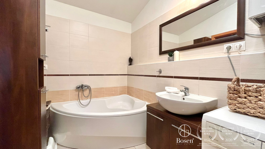 BOSEN | 1 izbový byt - mezonet, s parkovacím státím v Chorvátskom Grobe - časť Čierna voda