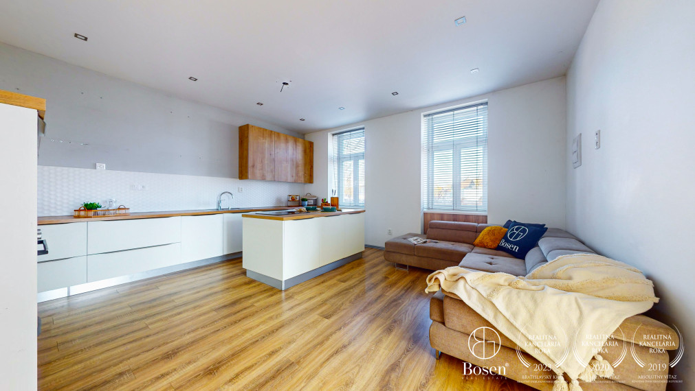 BOSEN ǀ Rodinný dom po kompletnej rekonštrukcii, Lučenec, 704 m2