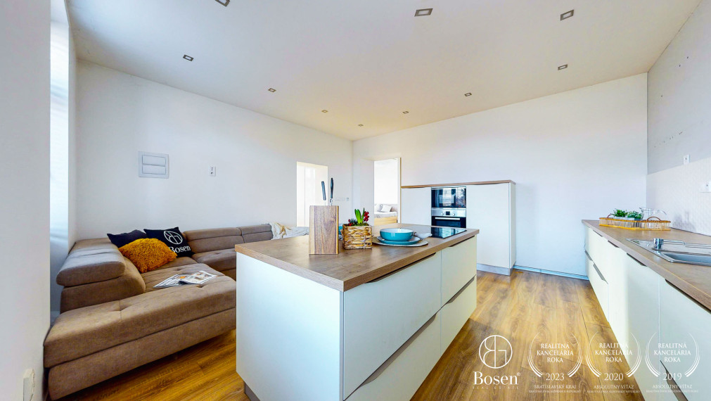 BOSEN ǀ Rodinný dom po kompletnej rekonštrukcii, Lučenec, 704 m2