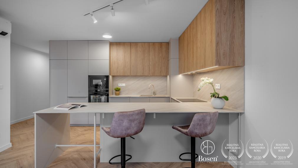 BOSEN | Elegantný 2-izbový byt s balkónom v prestížnej lokalite Starého Mesta na Ľadovej ulici