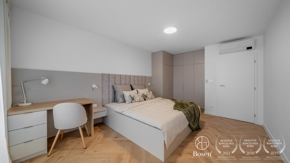 BOSEN | Elegantný 2-izbový byt s balkónom v prestížnej lokalite Starého Mesta na Ľadovej ulici