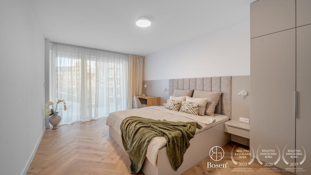 BOSEN | Elegantný 2-izbový byt s balkónom v prestížnej lokalite Starého Mesta na Ľadovej ulici