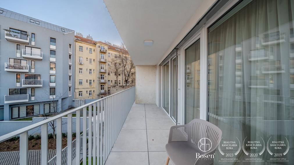 BOSEN | Elegantný 2-izbový byt s balkónom v prestížnej lokalite Starého Mesta na Ľadovej ulici