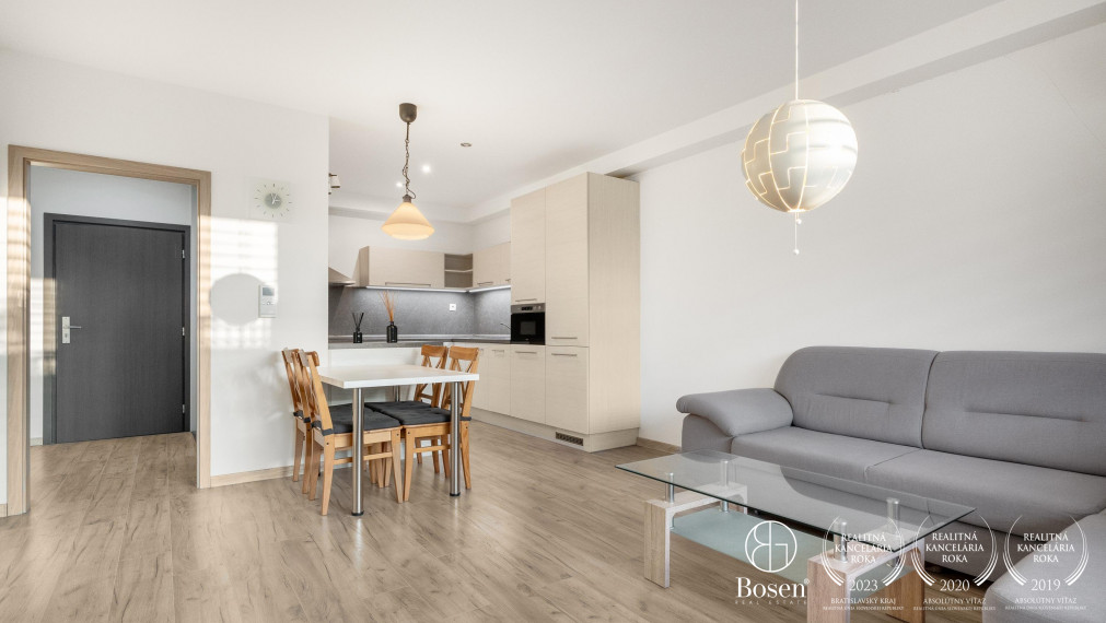 BOSEN | Na prenájom 2 izbový byt s parkovaním a predzáhradkou