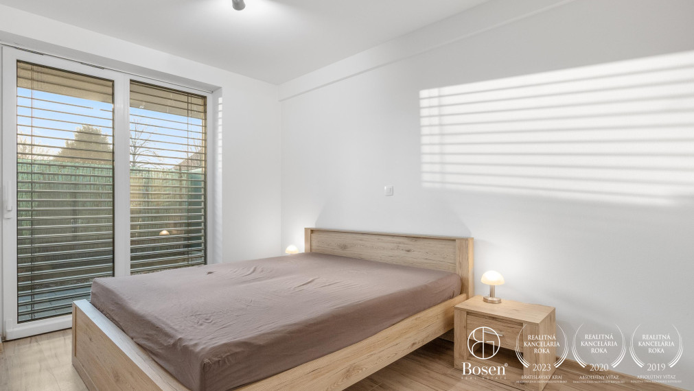 BOSEN | Na prenájom 2 izbový byt s parkovaním a predzáhradkou