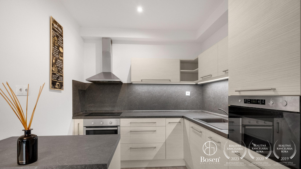 BOSEN | Na prenájom 2 izbový byt s parkovaním a predzáhradkou