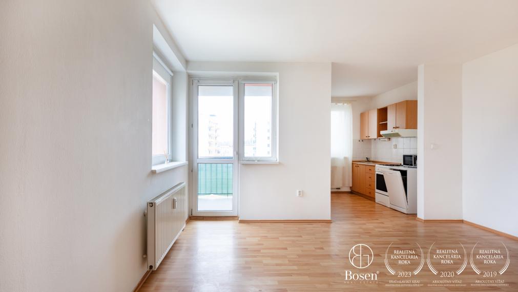 BOSEN | Priestranný 1 izbový byt 34m2 s balkónom na Čermáni