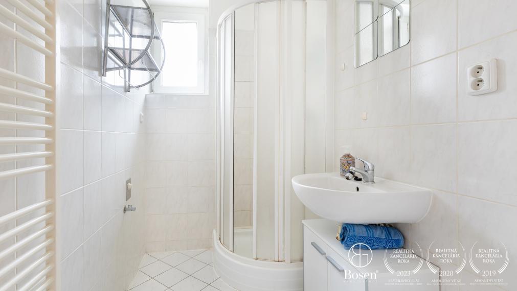 BOSEN | Priestranný 1 izbový byt 34m2 s balkónom na Čermáni