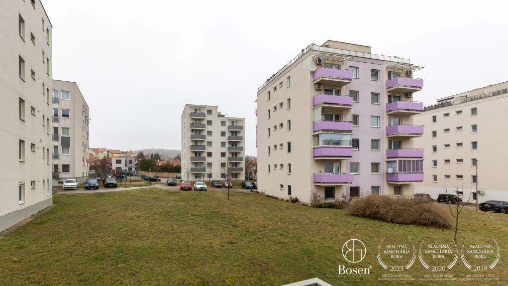 BOSEN | Priestranný 1 izbový byt 34m2 s balkónom na Čermáni