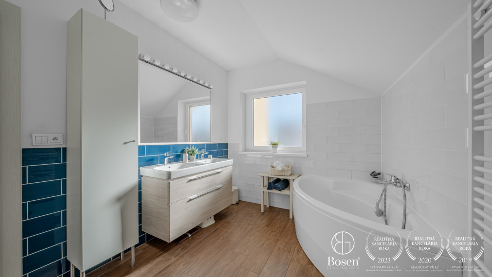 REZERVOVANÉ ! BOSEN | 5 izbový kompletne zariadený rodinný dom s garážou