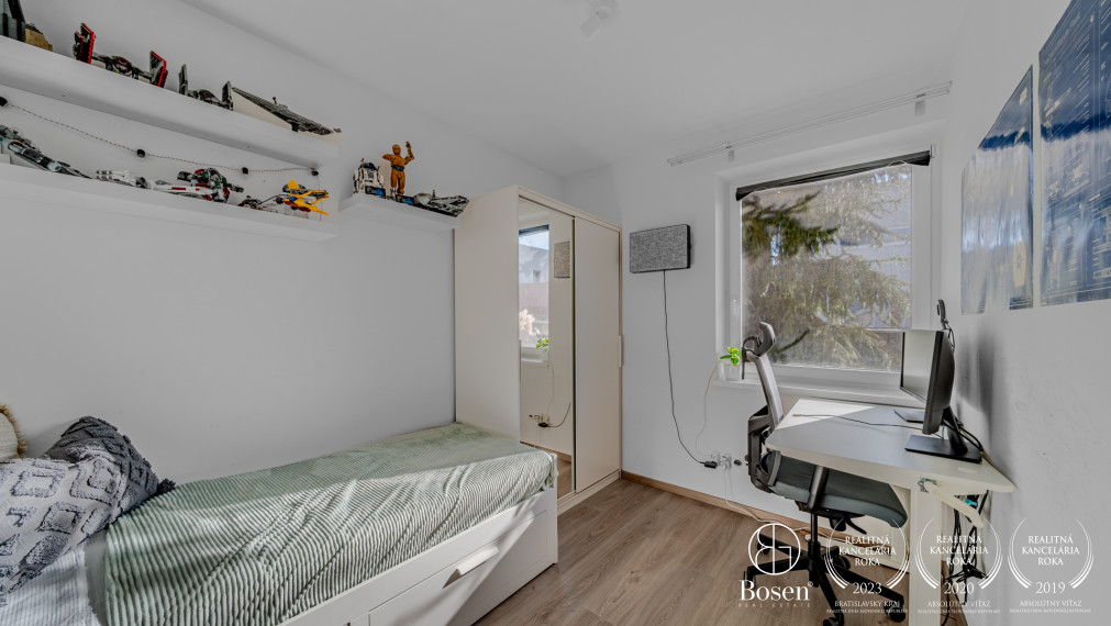 REZERVOVANÉ ! BOSEN | 5 izbový kompletne zariadený rodinný dom s garážou