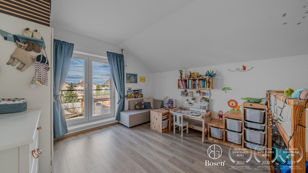 REZERVOVANÉ ! BOSEN | 5 izbový kompletne zariadený rodinný dom s garážou