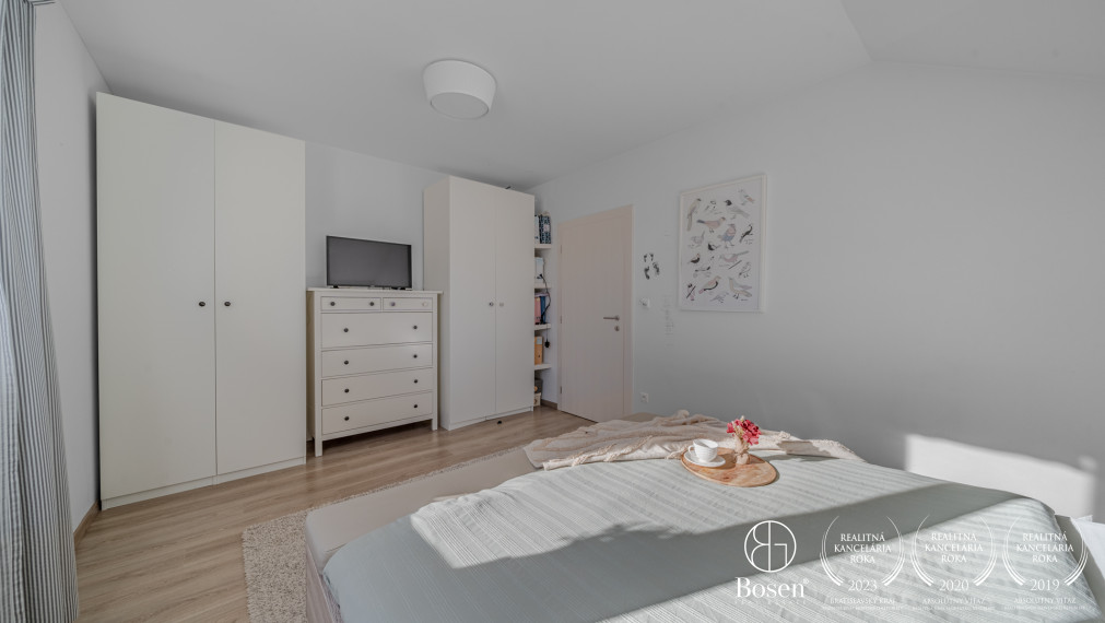 REZERVOVANÉ ! BOSEN | 5 izbový kompletne zariadený rodinný dom s garážou