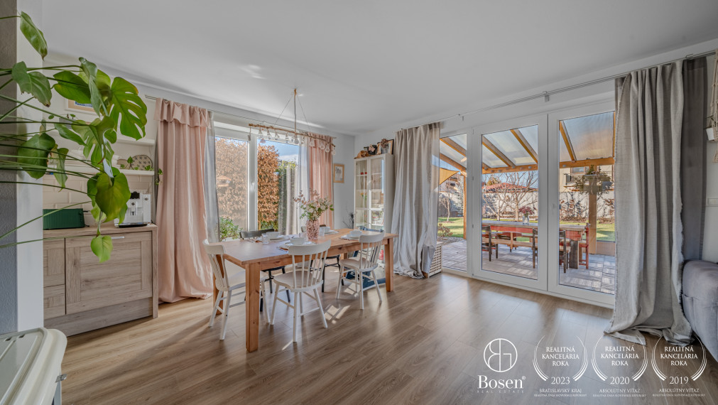 REZERVOVANÉ ! BOSEN | 5 izbový kompletne zariadený rodinný dom s garážou