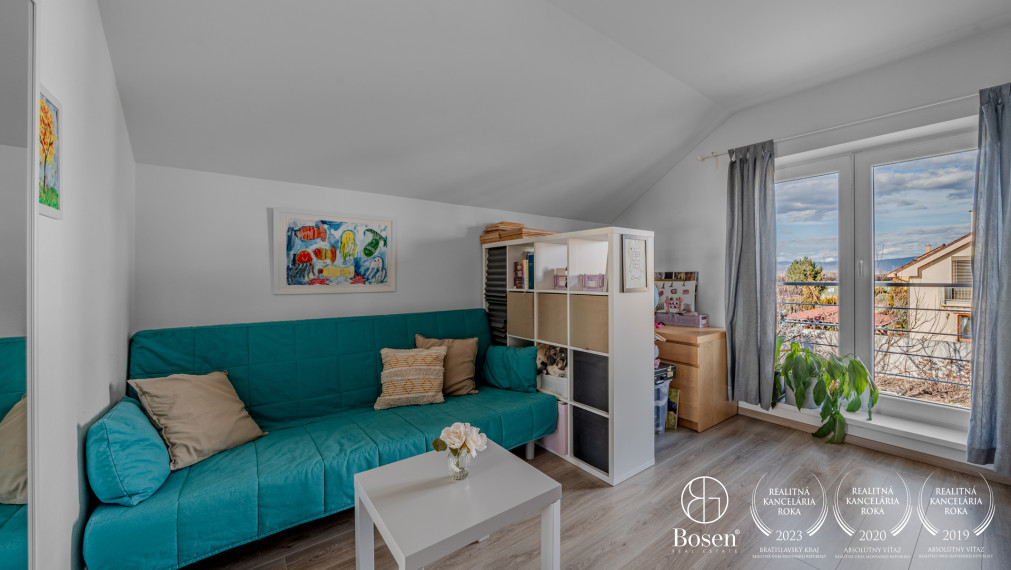 REZERVOVANÉ ! BOSEN | 5 izbový kompletne zariadený rodinný dom s garážou