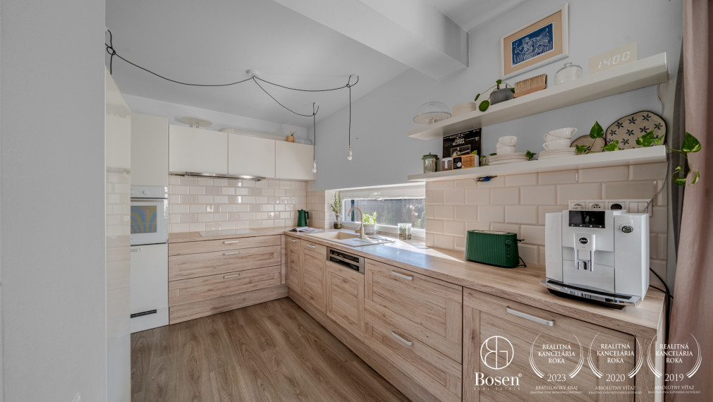 REZERVOVANÉ ! BOSEN | 5 izbový kompletne zariadený rodinný dom s garážou