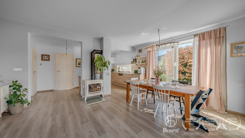 REZERVOVANÉ ! BOSEN | 5 izbový kompletne zariadený rodinný dom s garážou