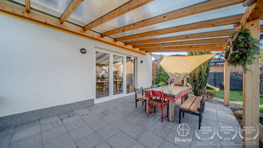 REZERVOVANÉ ! BOSEN | 5 izbový kompletne zariadený rodinný dom s garážou