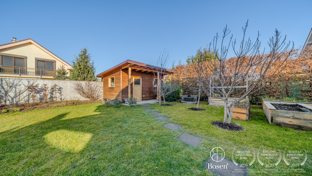 REZERVOVANÉ ! BOSEN | 5 izbový kompletne zariadený rodinný dom s garážou