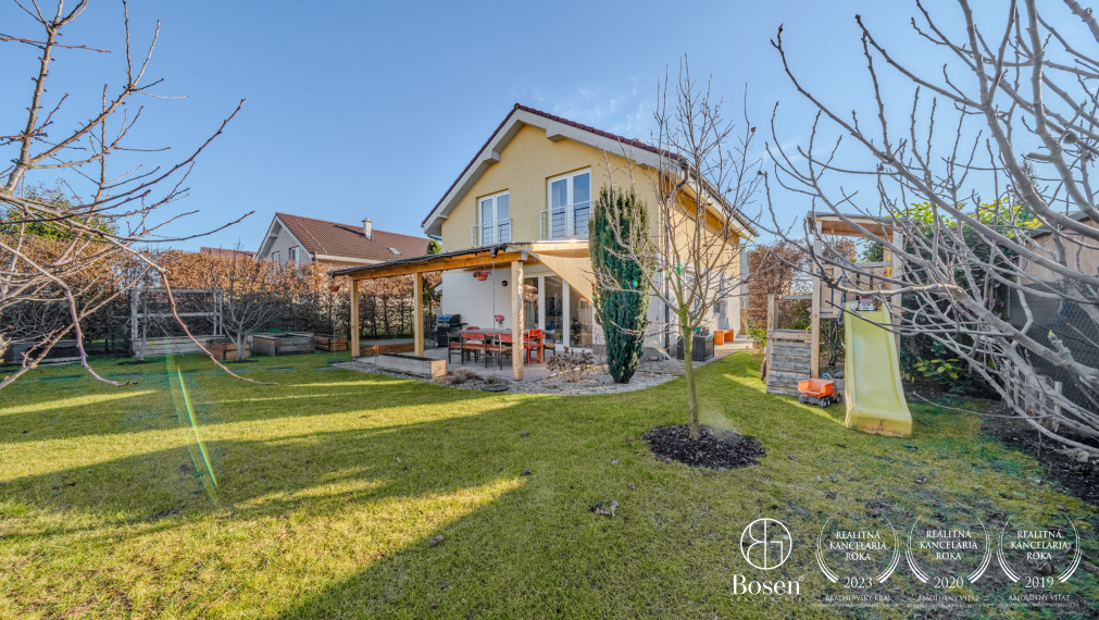 REZERVOVANÉ ! BOSEN | 5 izbový kompletne zariadený rodinný dom s garážou