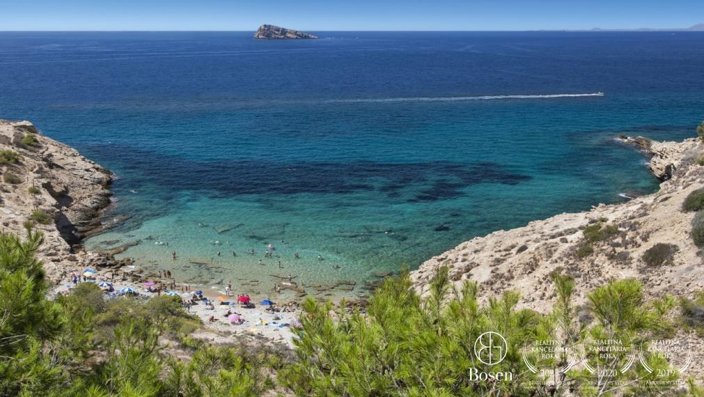 Luxusná vila so 4 spálňami a súkromným bazénom na Costa Blanca