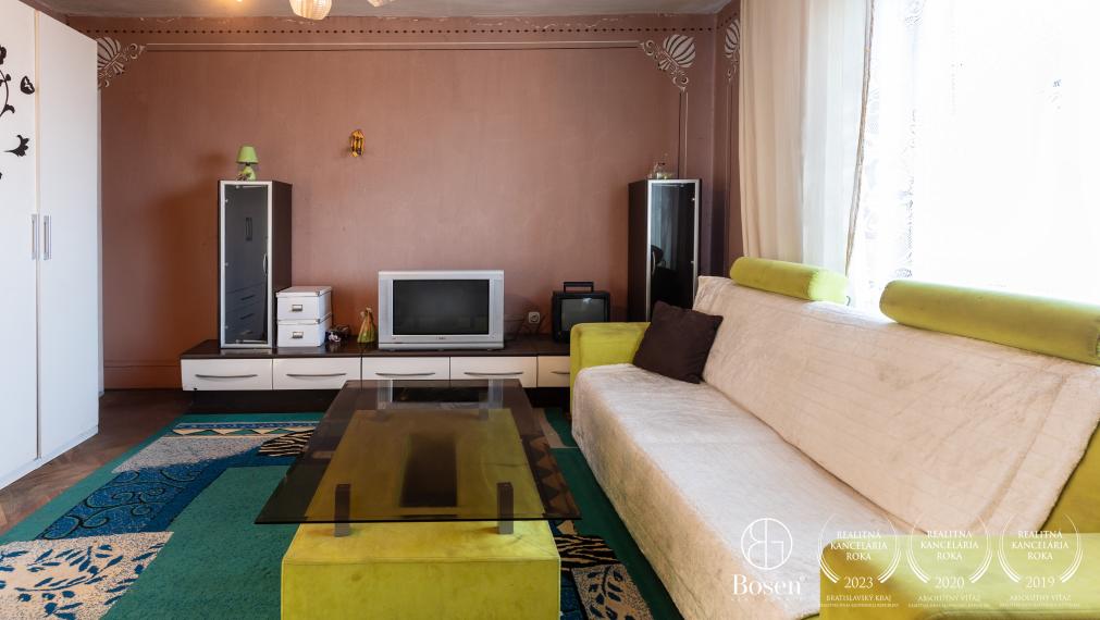 BOSEN | Rezervované - Rodinný dom s 2 izbami v malebnej prírode