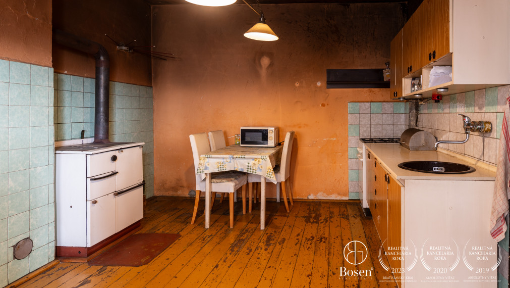 BOSEN | Rezervované - Rodinný dom s 2 izbami v malebnej prírode