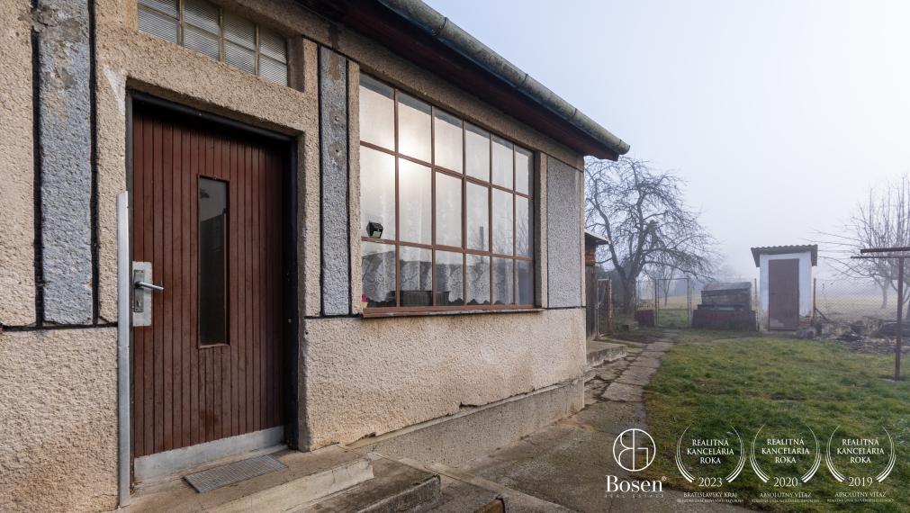 BOSEN | Rezervované - Rodinný dom s 2 izbami v malebnej prírode