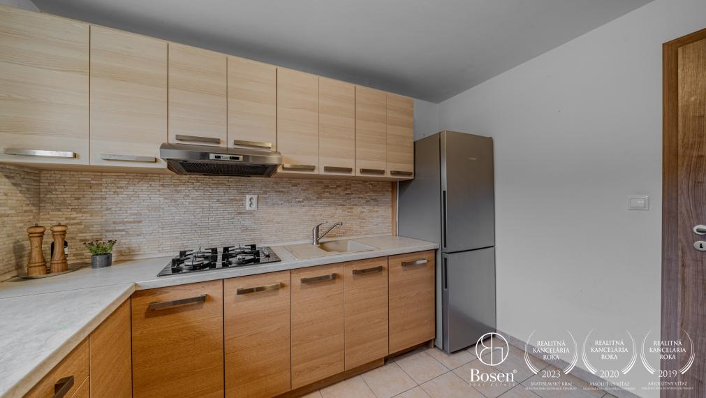 BOSEN | PREDANÉ | 3 izbový mezonet s parkovacím miestom, Svätý Jur, 92m2