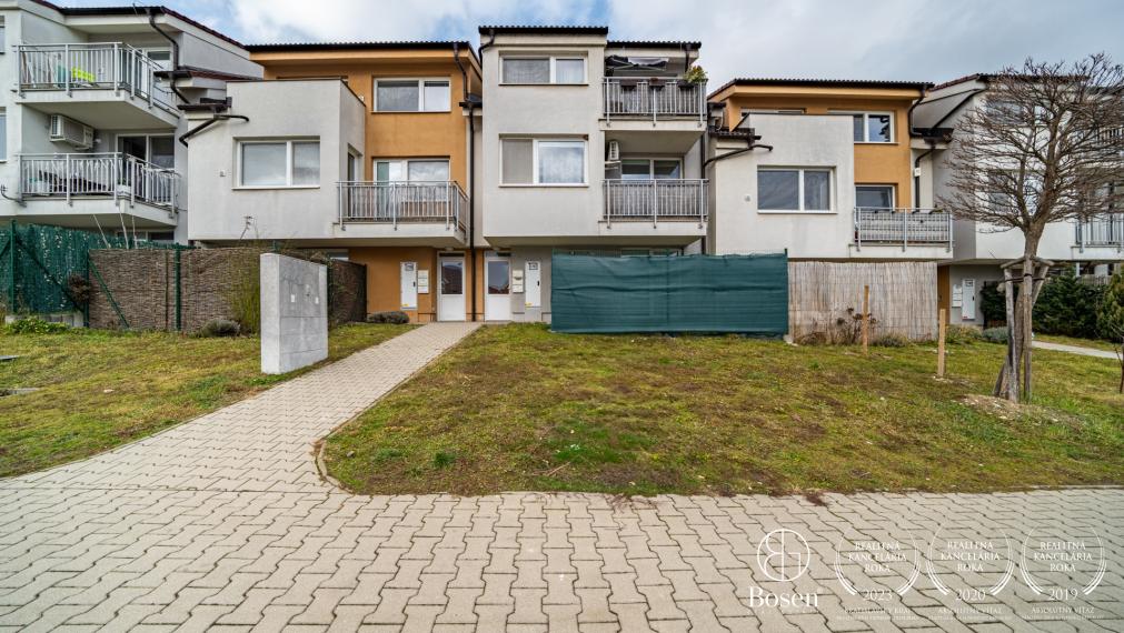 BOSEN | PREDANÉ | 3 izbový mezonet s parkovacím miestom, Svätý Jur, 92m2