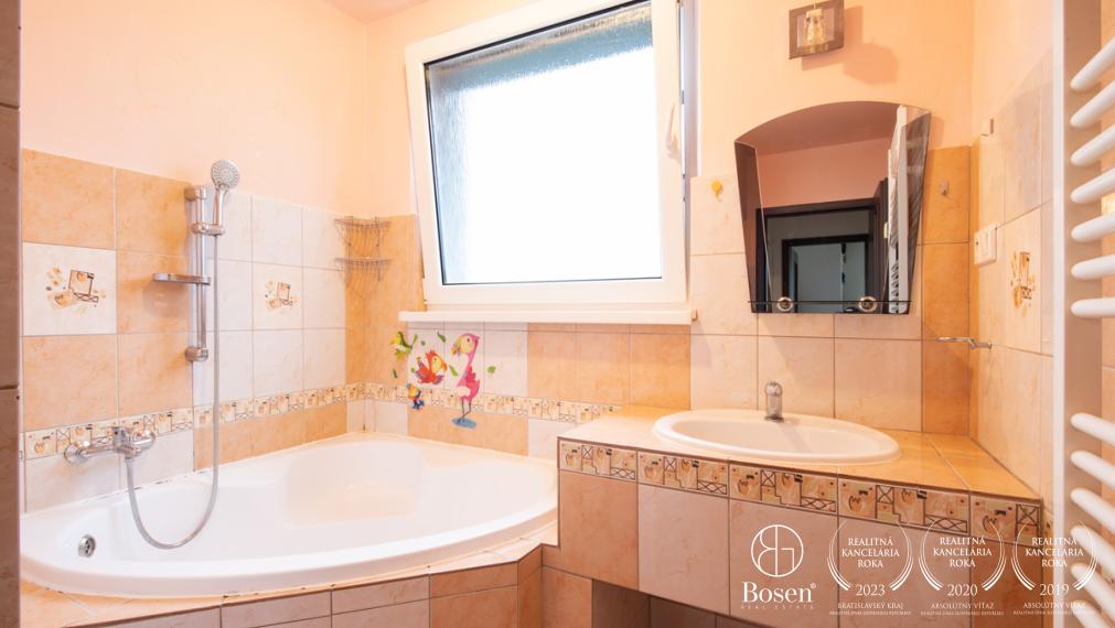 BOSEN | Prerobený, priestranný 4i byt, Dun. Streda, 81m2