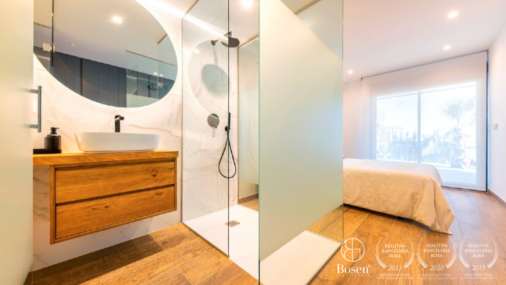 Slnečné apartmány s výhľadom na more v Cumbre del Sol