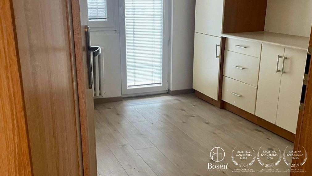 PRENAJATÝ | BOSEN |  Na prenájom 3-izbový byt na Námestí Priateľstva, Dunajská Streda, 72 m²