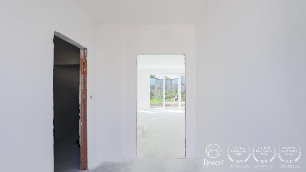 PREDANÉ  | 4 izbový rodinný dom v radovej zástavbe v Šamoríne