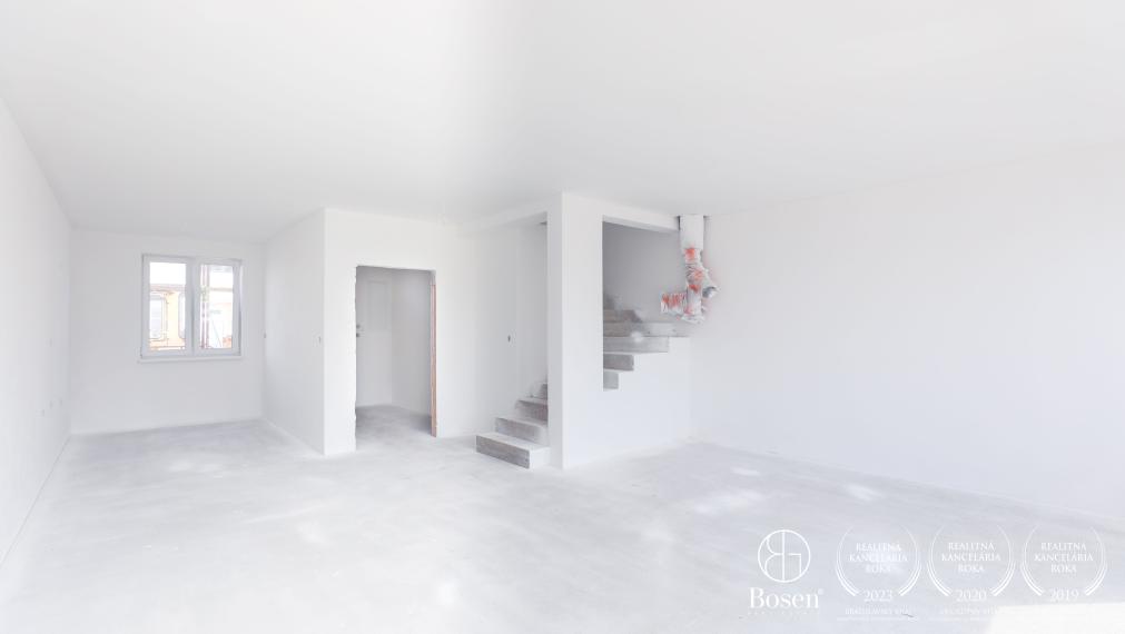 PREDANÉ  | 4 izbový rodinný dom v radovej zástavbe v Šamoríne