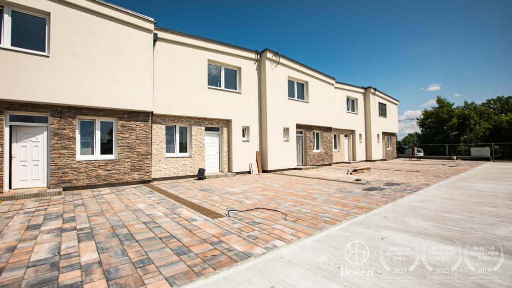 PREDANÉ  | 4 izbový rodinný dom v radovej zástavbe v Šamoríne