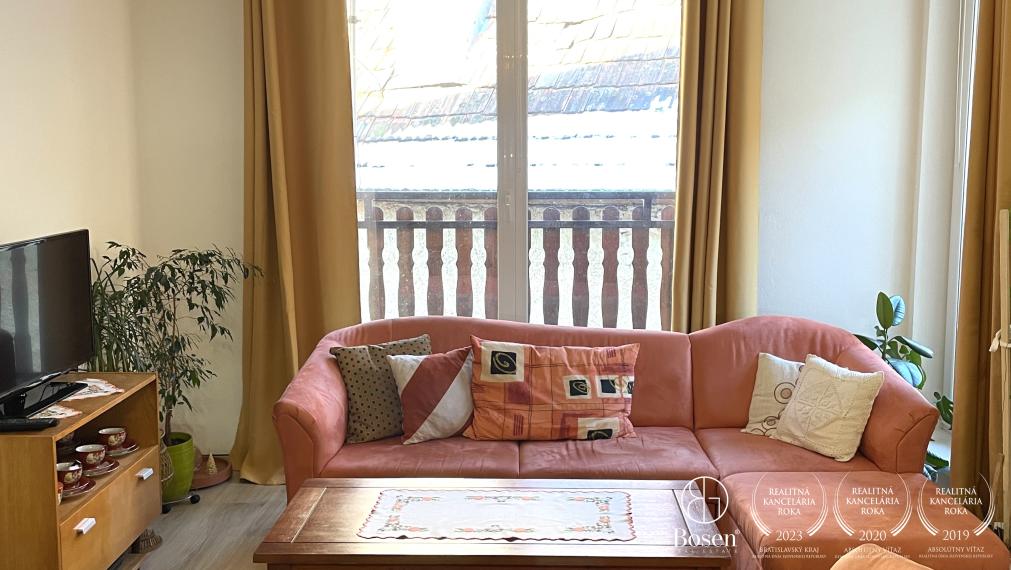 Zrekonštruovaný 2 izbový byt s parkovacím státím