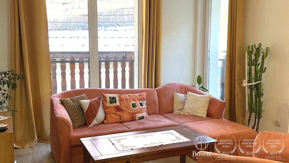 Zrekonštruovaný 2 izbový byt s parkovacím státím