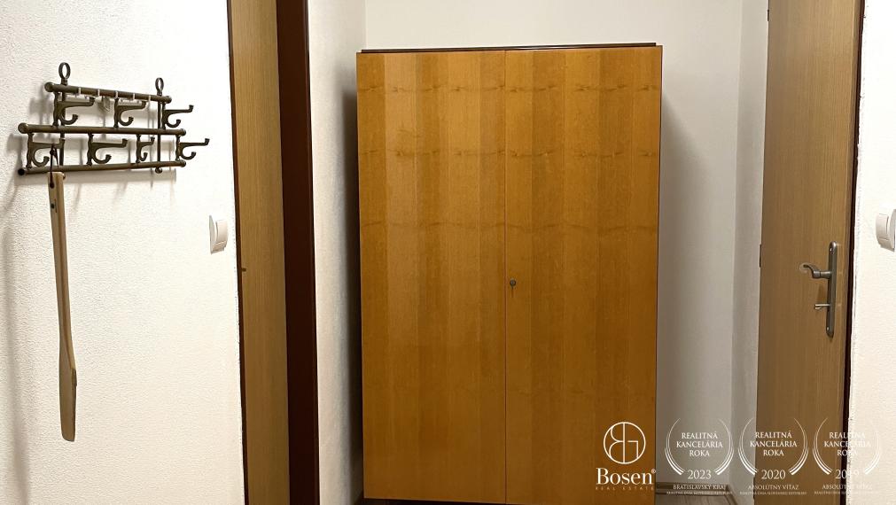 Zrekonštruovaný 2 izbový byt s parkovacím státím