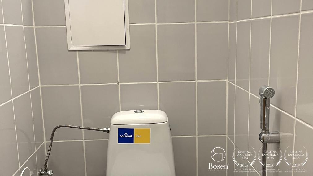 Zrekonštruovaný 2 izbový byt s parkovacím státím