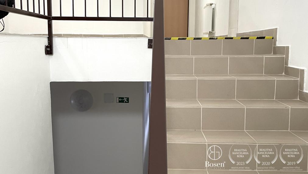 Zrekonštruovaný 2 izbový byt s parkovacím státím