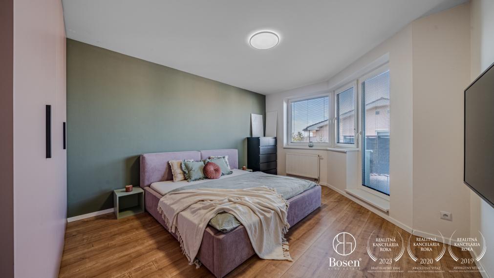 BOSEN | 2 izbový byt s balkónom a garáž. miestom v Rovinke