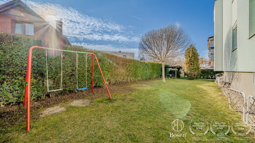 BOSEN | 2 izbový byt s balkónom a garáž. miestom v Rovinke