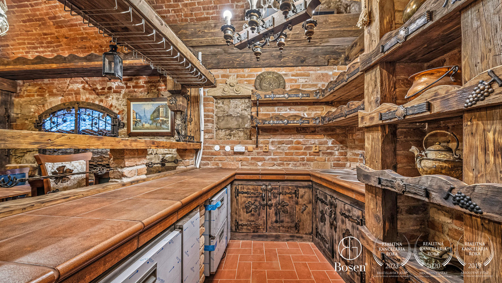 BOSEN |Budova na Hlavnej ulici v priamom centre mesta Prešov