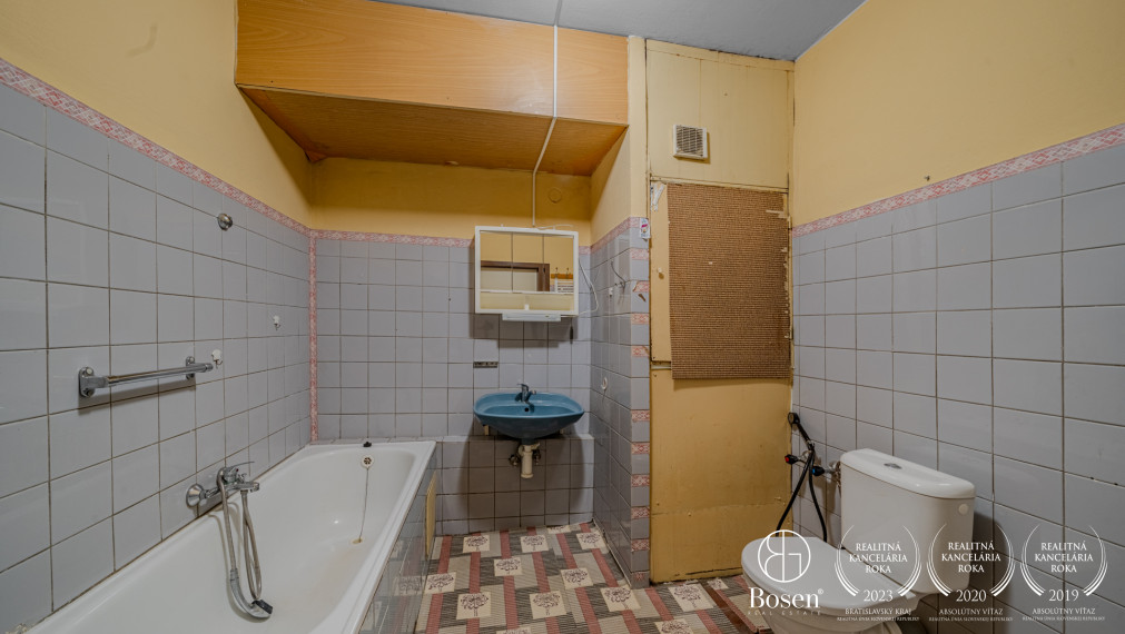 PREDANÉ - BOSEN | 3 izb. byt s priestrannou terasou, Jašíkova-Ružinov