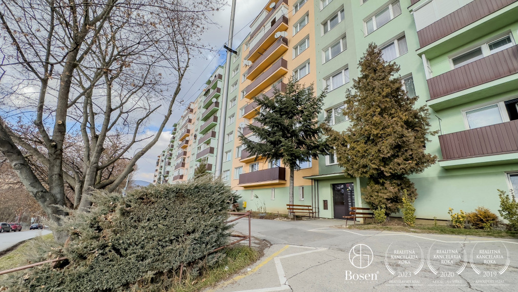BOSEN | PREDANÉ | Väčší 2-izbový 64 m2 byt Veľký Krtíš